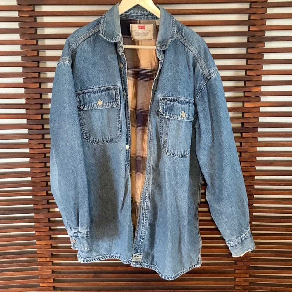 🎉NEW LISTING!🎉Vintage Levi’s shirt/shacket